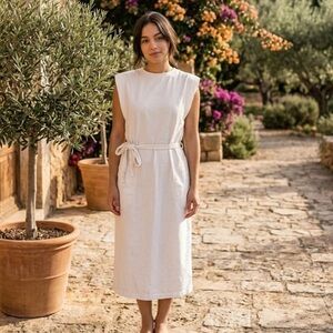 Black Tape Cream Sleeveless Dress size Medium